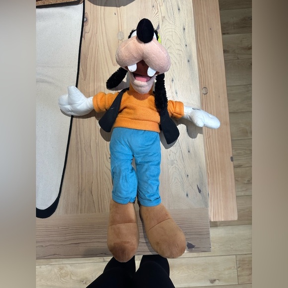 Like new -Disney Parks Goofy Plush Toy 20" Walt Disney Stuffed Animal - Picture 4 of 5
